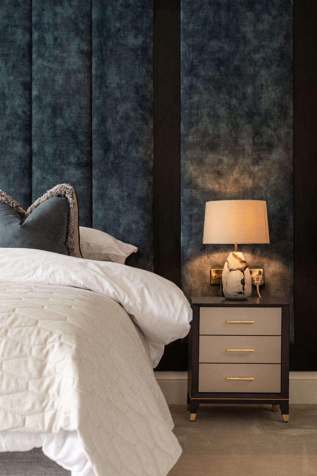 Arnaude Bedside Table