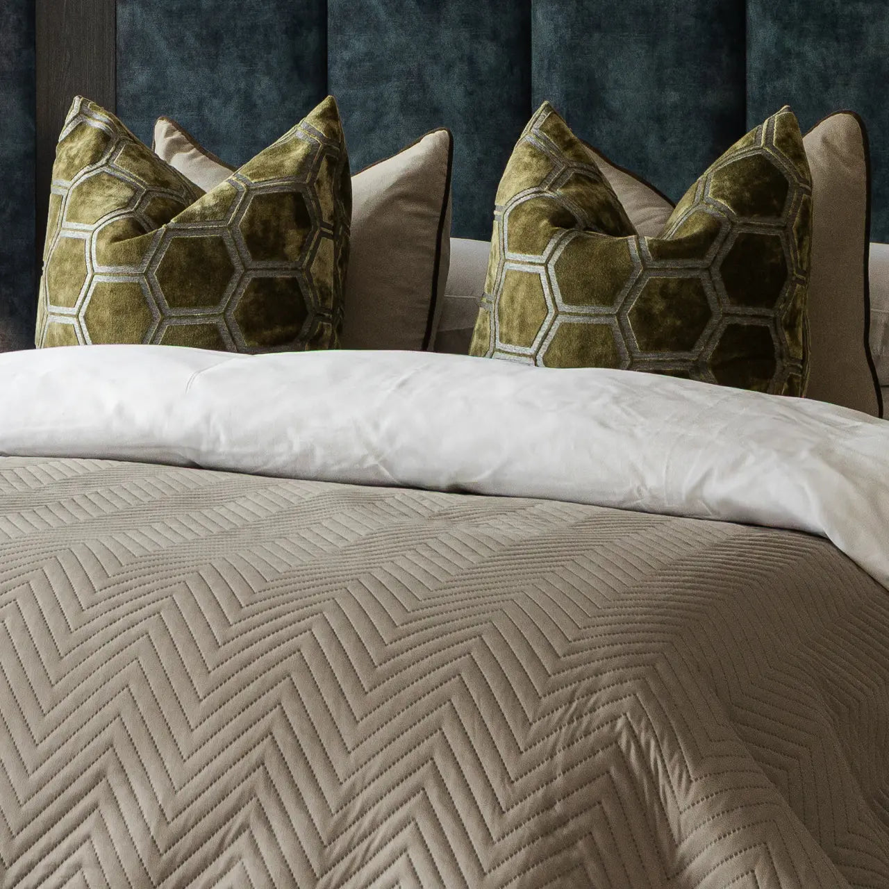Amelle Taupe Quilt 200x230cm