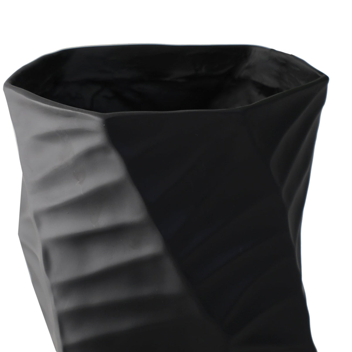 Ivor Vase - Black Resin