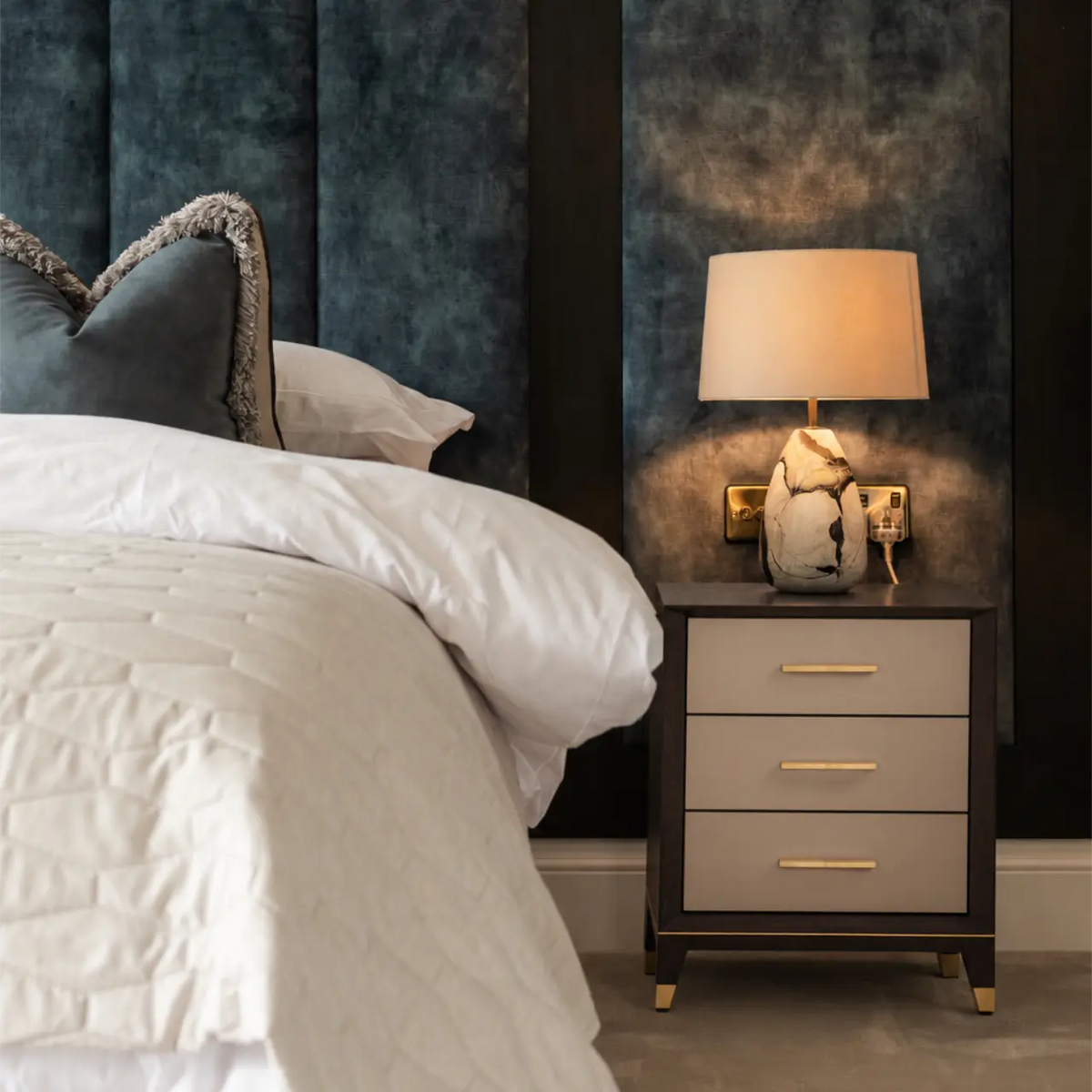 Arnaude Bedside Table