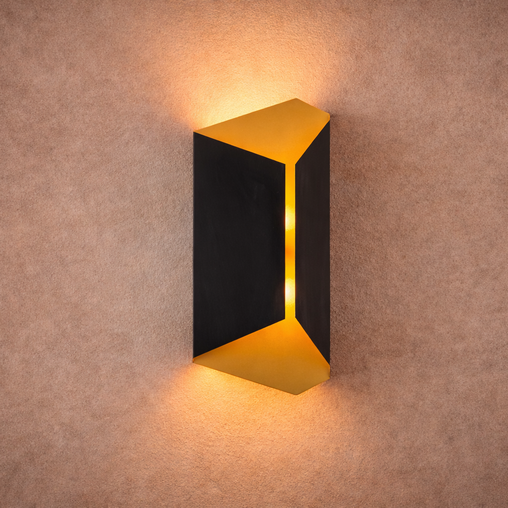 Onyx Wall Light - Brushed Brass & Black